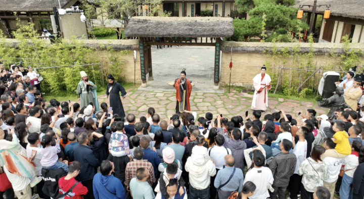 d2edb26e7d2053480855cbc7d9fadb6e-1